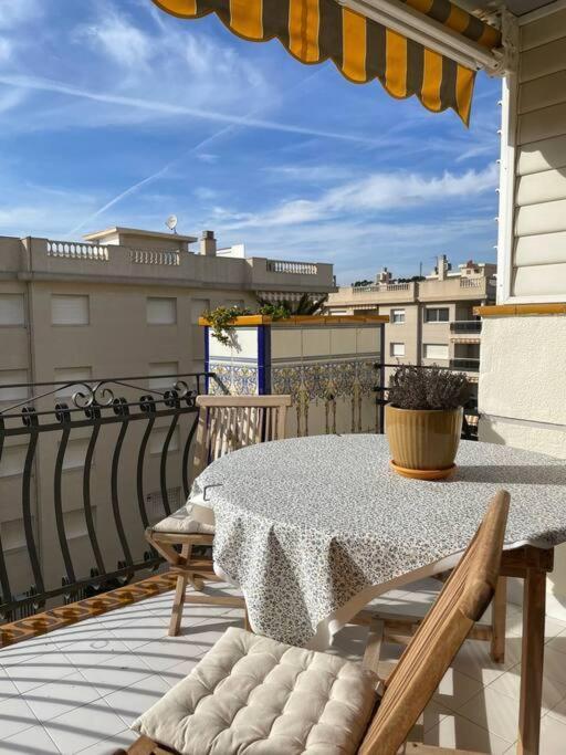 Cal Salmare Seafront Apartment With Rooftop Terrace And Pool กาลาเฟลล์ ภายนอก รูปภาพ