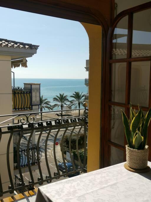Cal Salmare Seafront Apartment With Rooftop Terrace And Pool กาลาเฟลล์ ภายนอก รูปภาพ